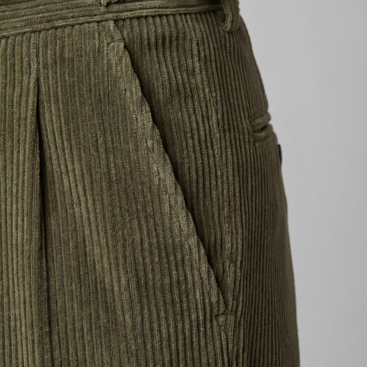 Roark Pleated Corduroy Pants_23