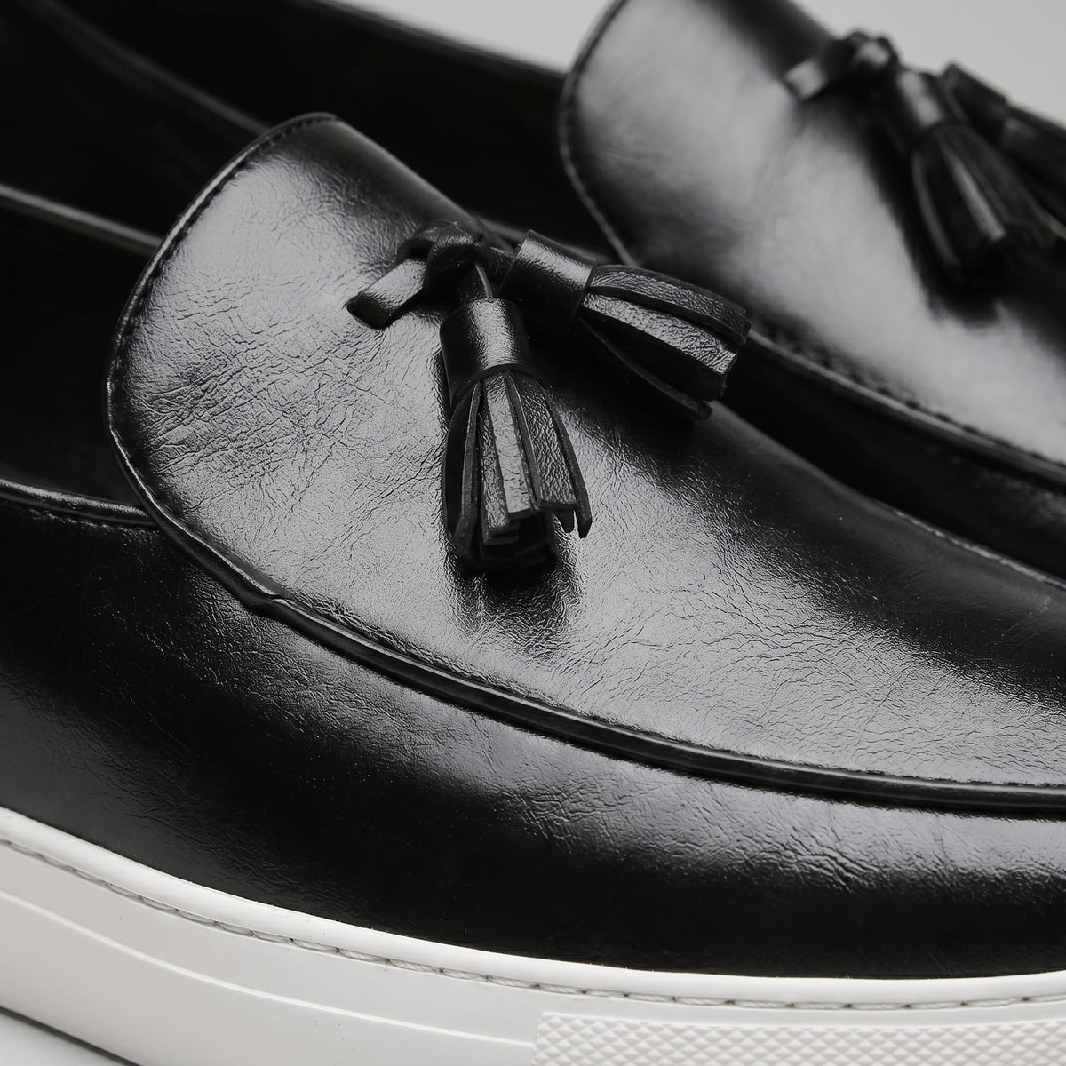 Wakefield Burnished Tassel Loafers_10