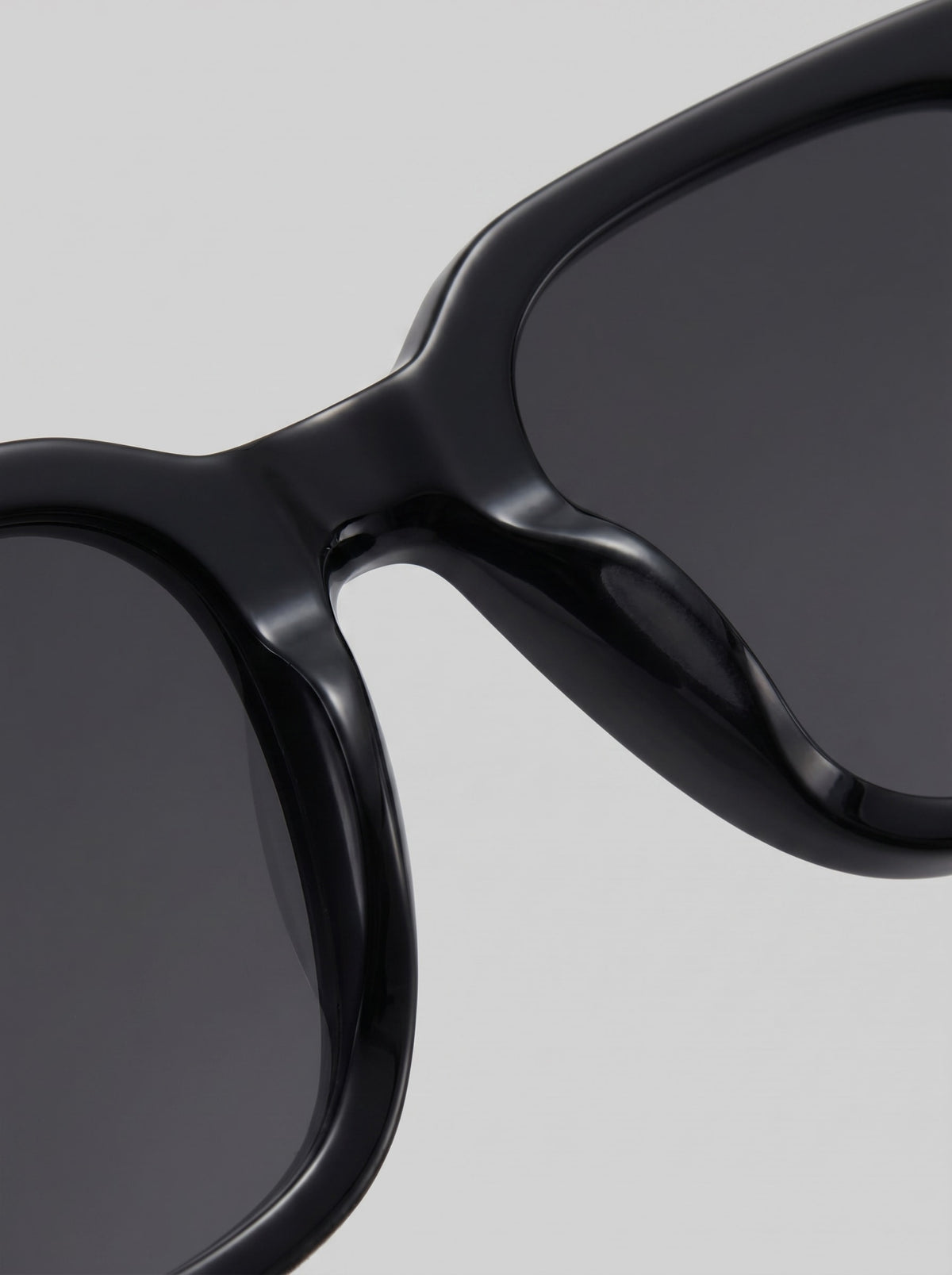 Willoughby Dark Lens Square Sunglasses_5