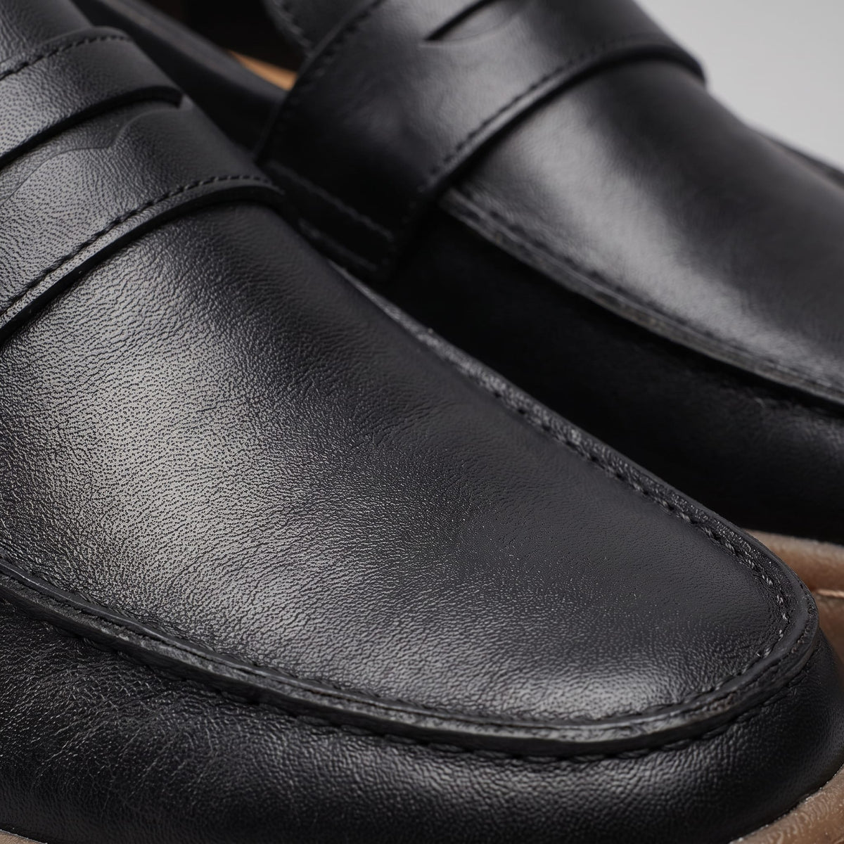 Roberts Distressed Penny Loafers_11